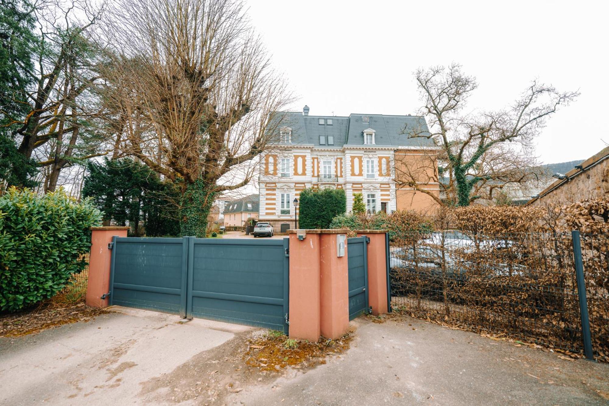 Grand Appartement Rez De Jardin ゲブビレル エクステリア 写真