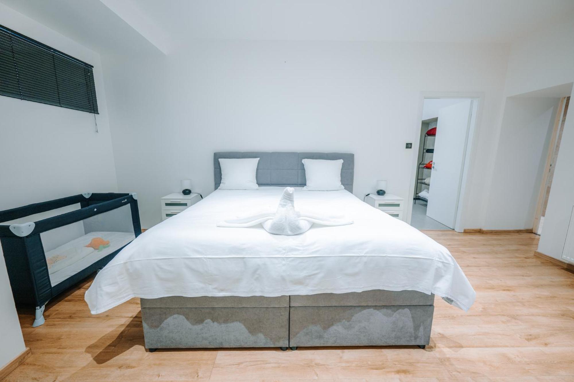 Grand Appartement Rez De Jardin ゲブビレル エクステリア 写真
